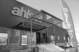 Entré till Ahlsells nya yrkesbutik i Norrköping. Uppdragsgivare Klövern.