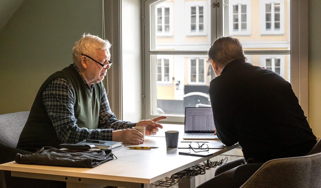 Rolf, som ständigt söker nya utmaningar, som trivs i människors sällskap och tycker arbete är roligt, var det aldrig tal om att gå i pension. Bild: FotograFia